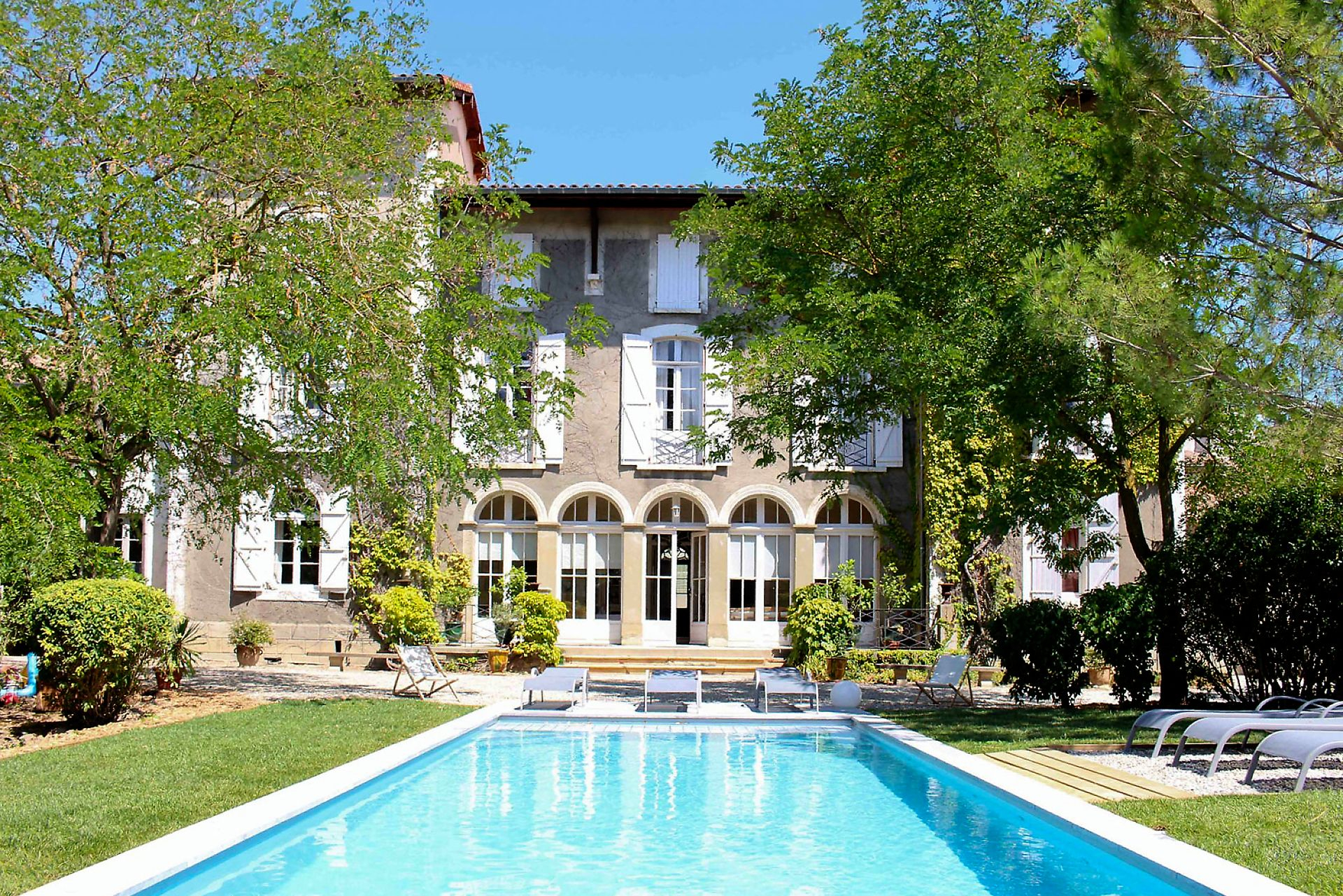 Chateau Guilhem house and pool